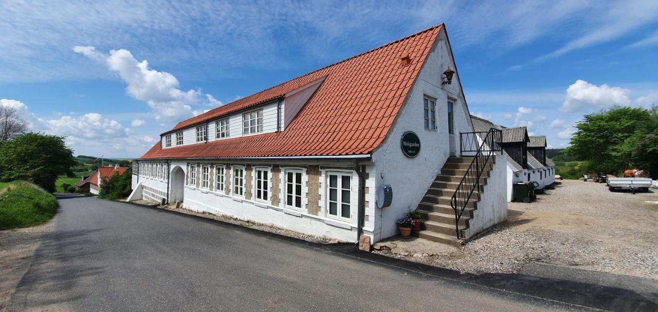 Hos Molsgaarden Bed & Breakfast Knebel Exterior photo